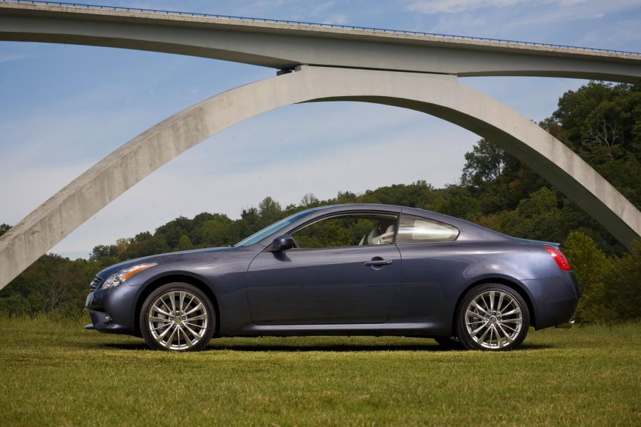  Infiniti G37 Coupe AWD Sport 2011 года  (фото 3 из 8)